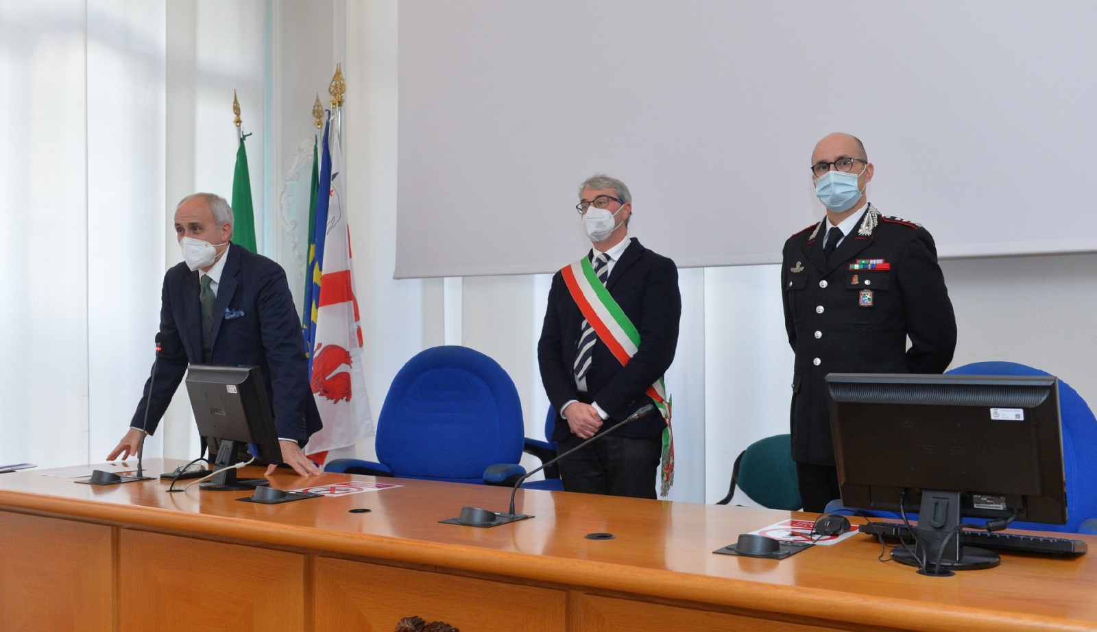 VARESE ONOREFICENZE PREFETTURA 2021. ONOREFICENZE AL MERITO DELLA REPUBBLICA NELLA FOTO PREFETTO CAPUTO, SINDACO GALIMBERTI E COLONNELLO PIASENTIN