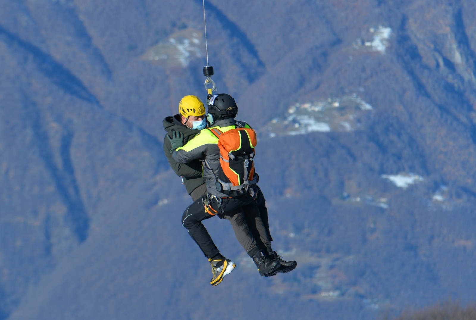 VENEGONO SUPERIORE SEZIONE AEREA GUARDIA DI FINANZA PER SOCCORSO PERSONA CON ELICOTTERO IN FORCORA