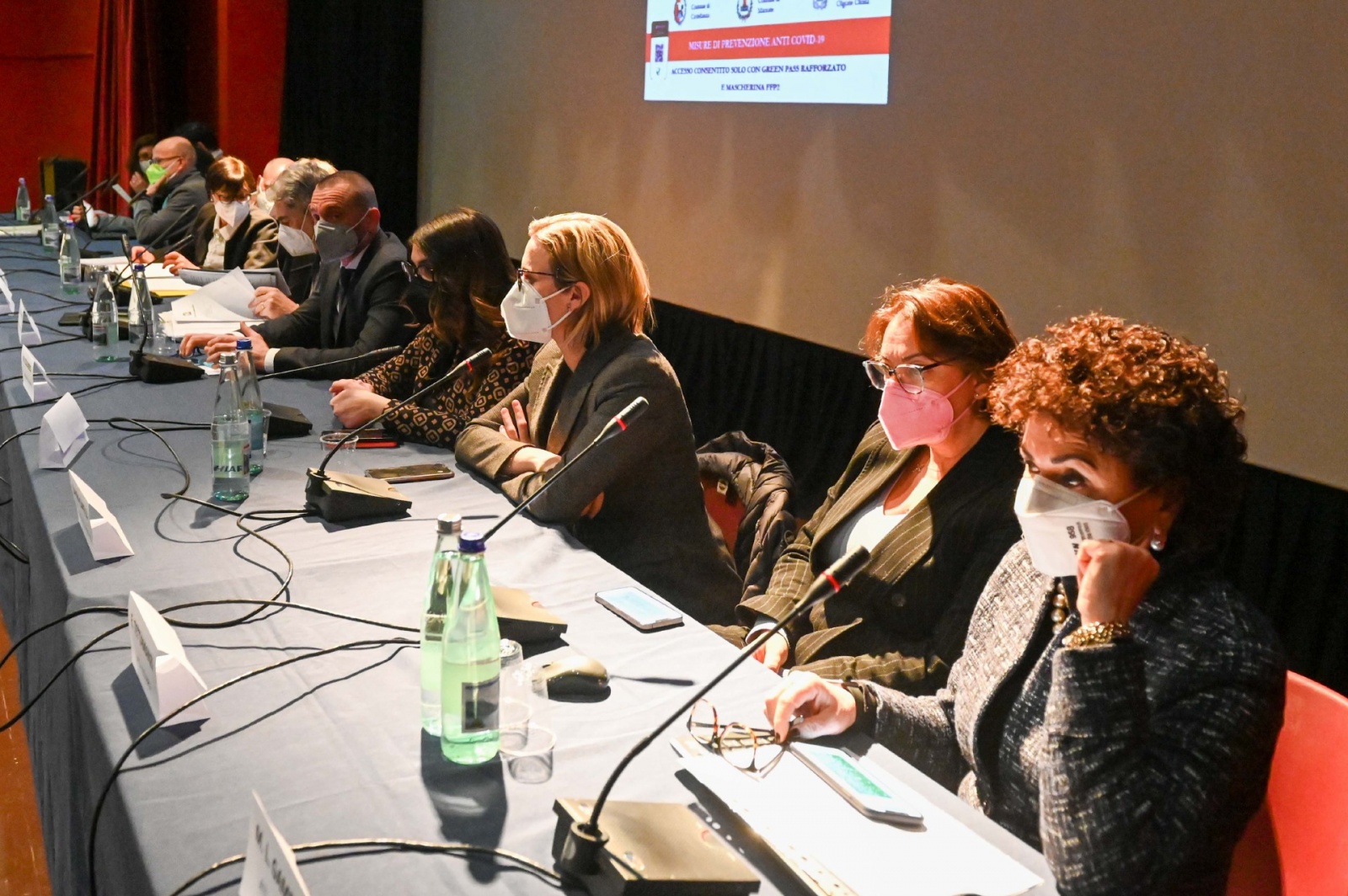 castellanza incontro al teatro di via dante sui cattivi odori in valle olona