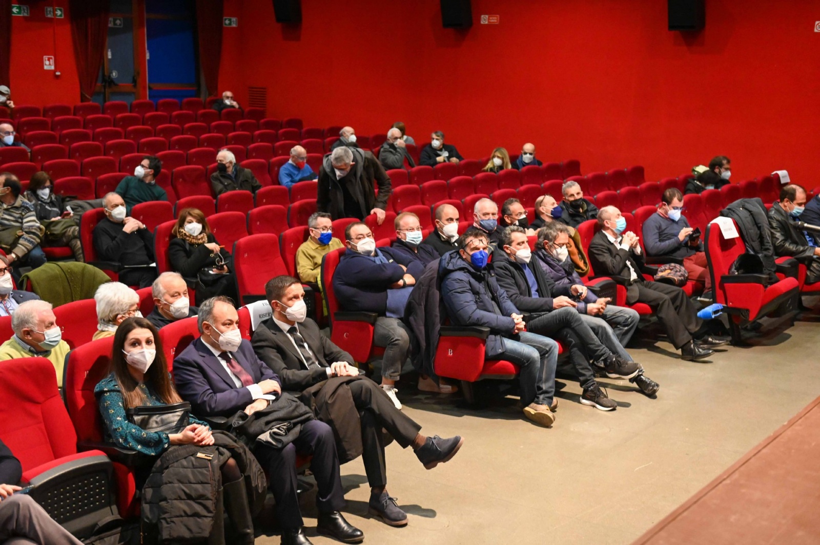 castellanza incontro al teatro di via dante sui cattivi odori in valle olona