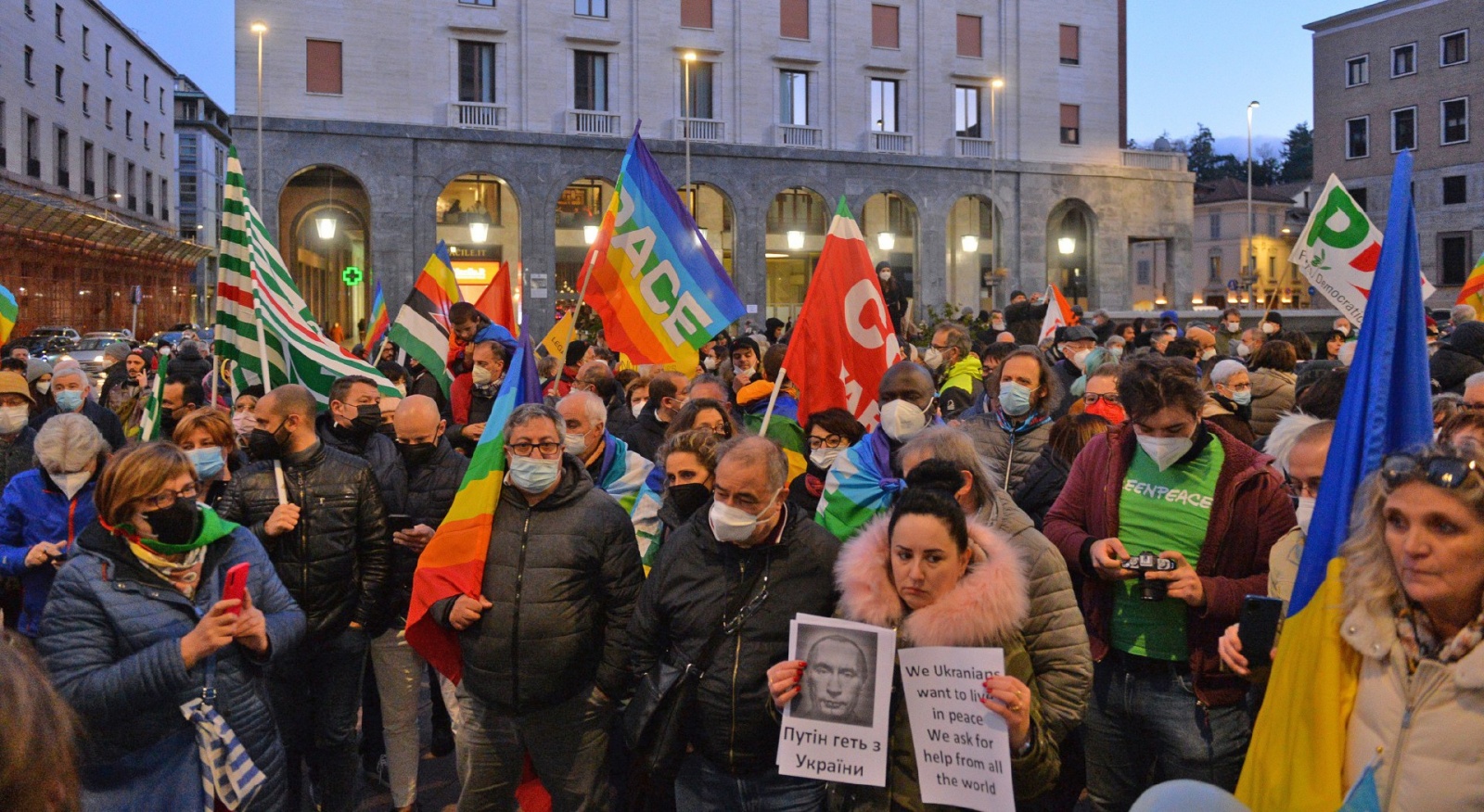 VARESE MANIFESTAZIONE NO ALLA GUERRA IN UCRAINA, PIAZZA MONTE GRAPPA