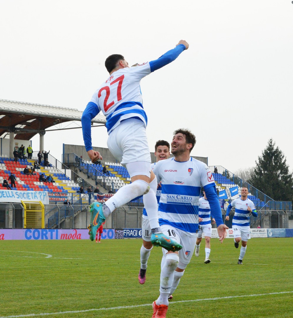 BUSTO ARSIZIO PRO PATRIA GIANA ERMINIO NELLA FOTO PIU SUO SECONDO GOL