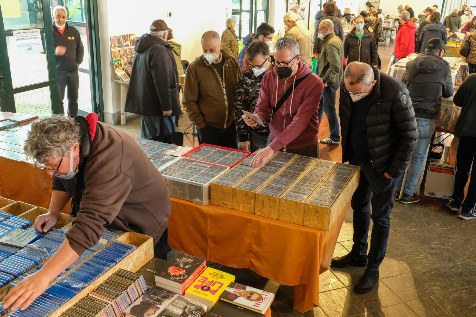 busto arsizio fiera del disco al museo del tessile