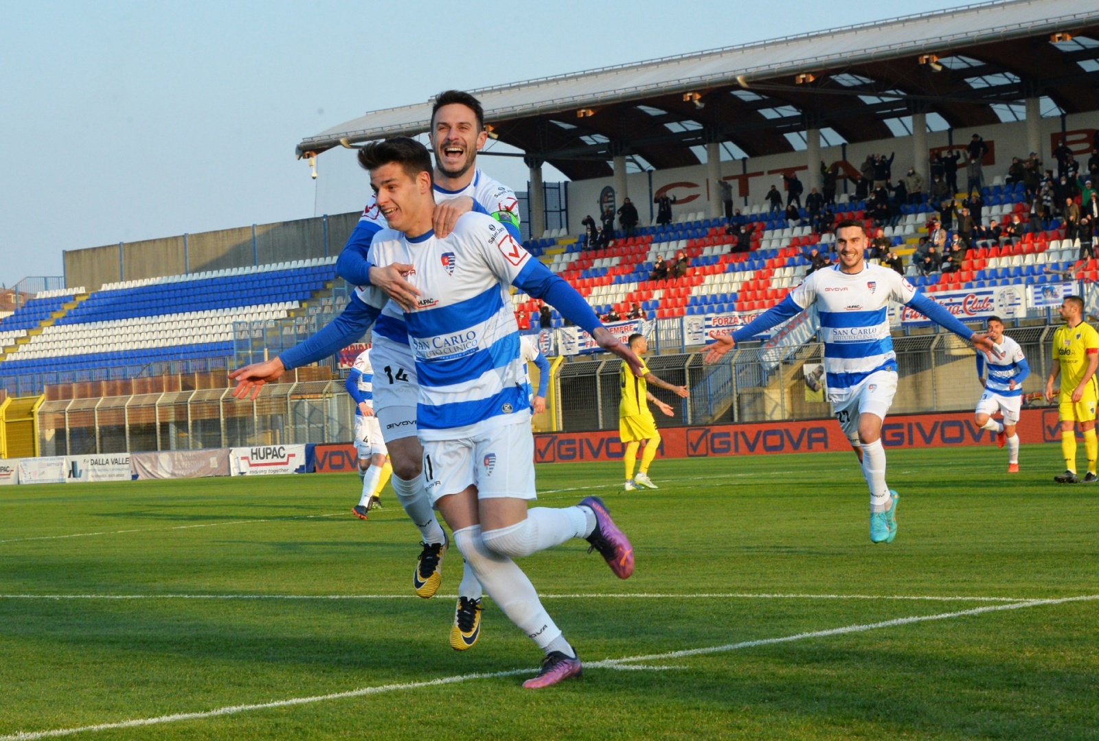 BUSTO ARSIZIO PRO PATRIA RENATE CALCIO NELLA FOTO PIEROZZI IL SUO GOL
