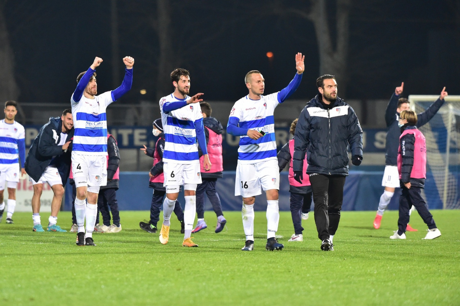 BUSTO ARSIZIO PRO PATRIA RENATE CALCIO NELLA FOTO FINE PARTITA