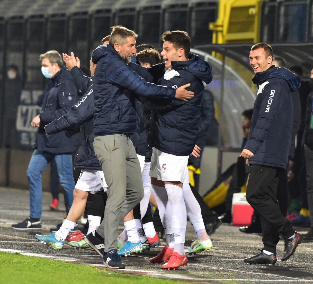 BUSTO ARSIZIO PRO PATRIA RENATE CALCIO NELLA FOTO SALA ESULTANTE FINE PARTITA CON PIEROZZI
