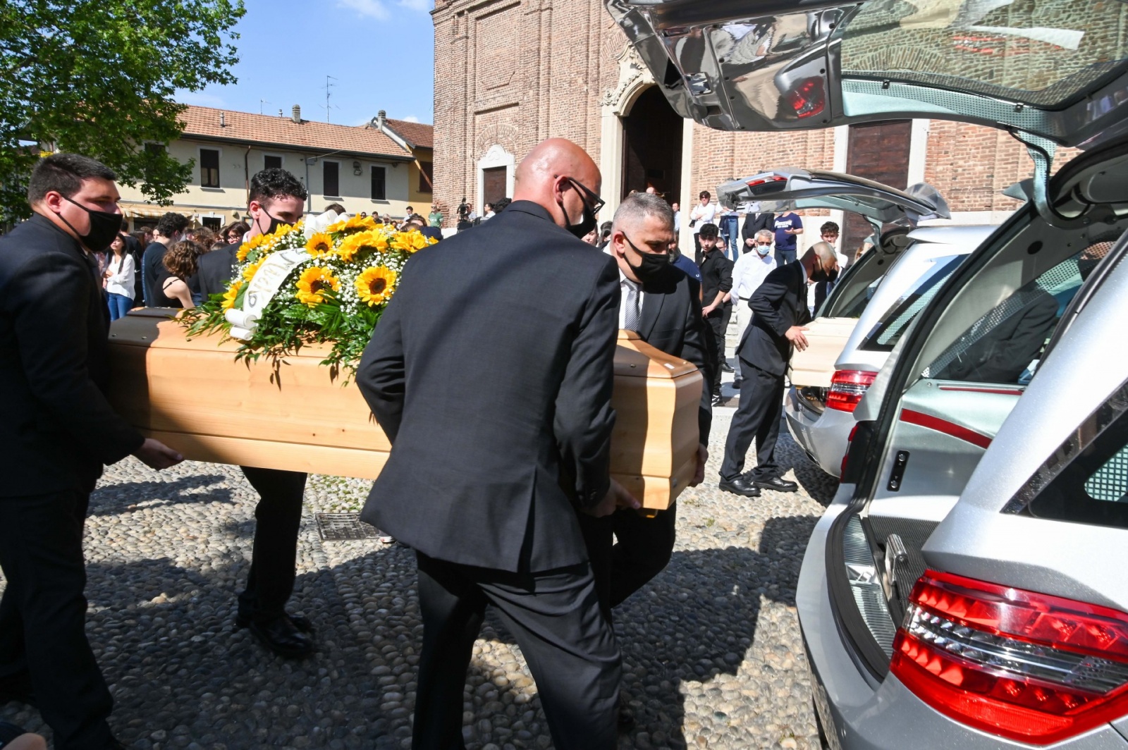 samarate funerale di stefania pivetta e della figlia giulia maja