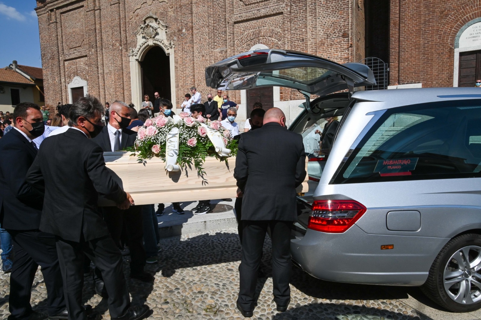 samarate funerale di stefania pivetta e della figlia giulia maja