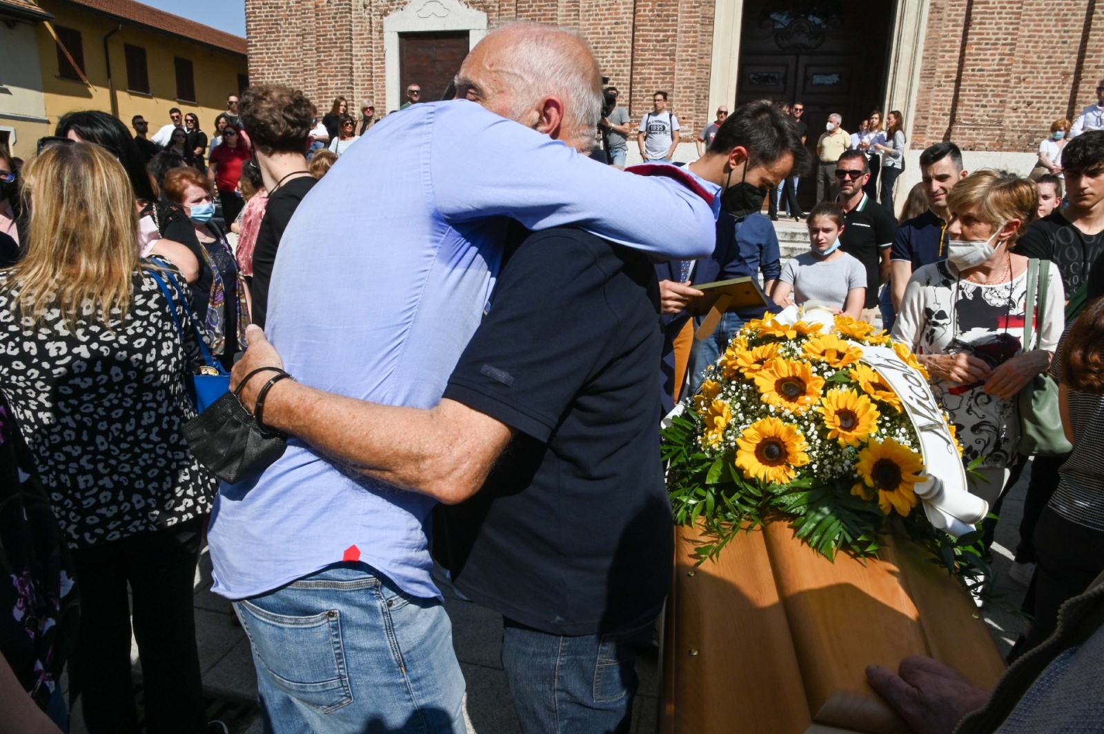 samarate funerale di stefania pivetta e della figlia giulia maja