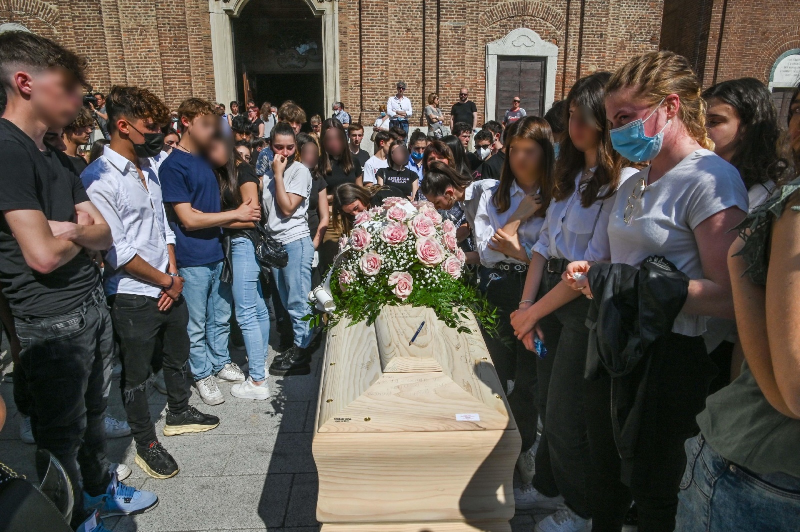 samarate funerale di stefania pivetta e della figlia giulia maja