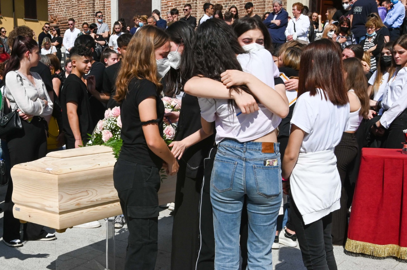 samarate funerale di stefania pivetta e della figlia giulia maja