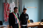 TAINO ALESSANDRO COVI CON IL SUO FAN CLUB IN COMUNE CON IL SINDACO E LA GIUNTA COMUNALE