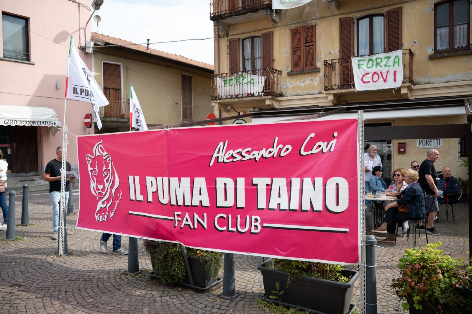 TAINO ALESSANDRO COVI CON IL SUO FAN CLUB