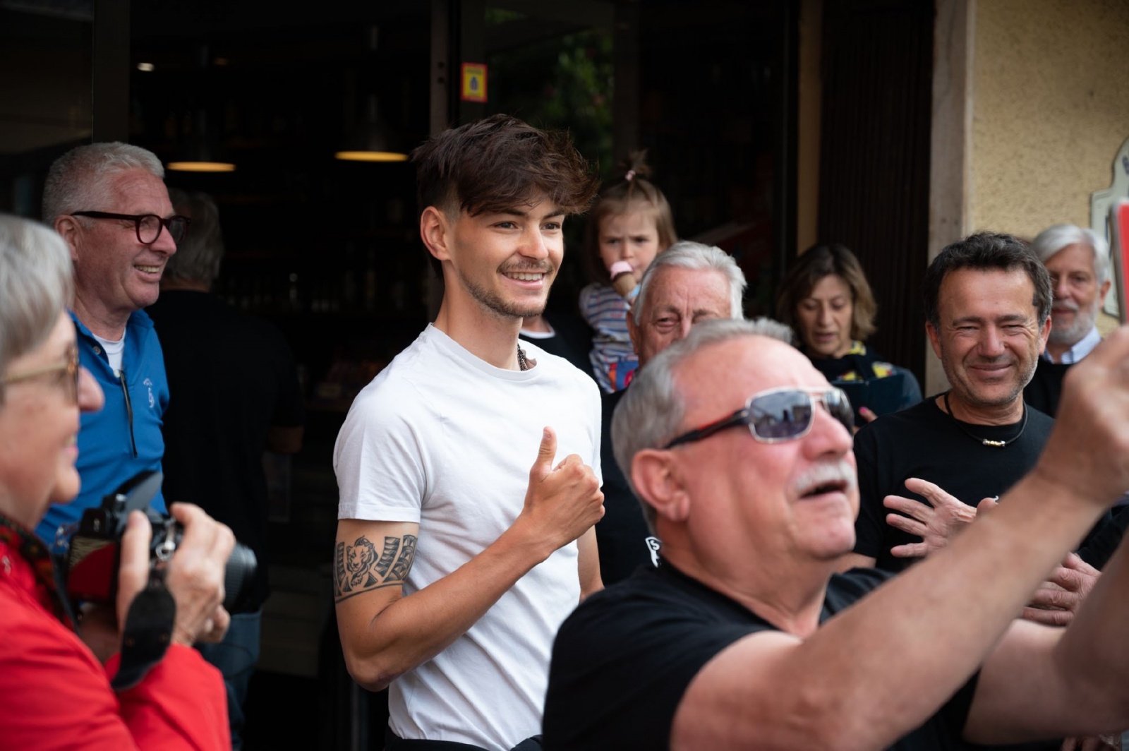 TAINO ALESSANDRO COVI CON IL SUO FAN CLUB