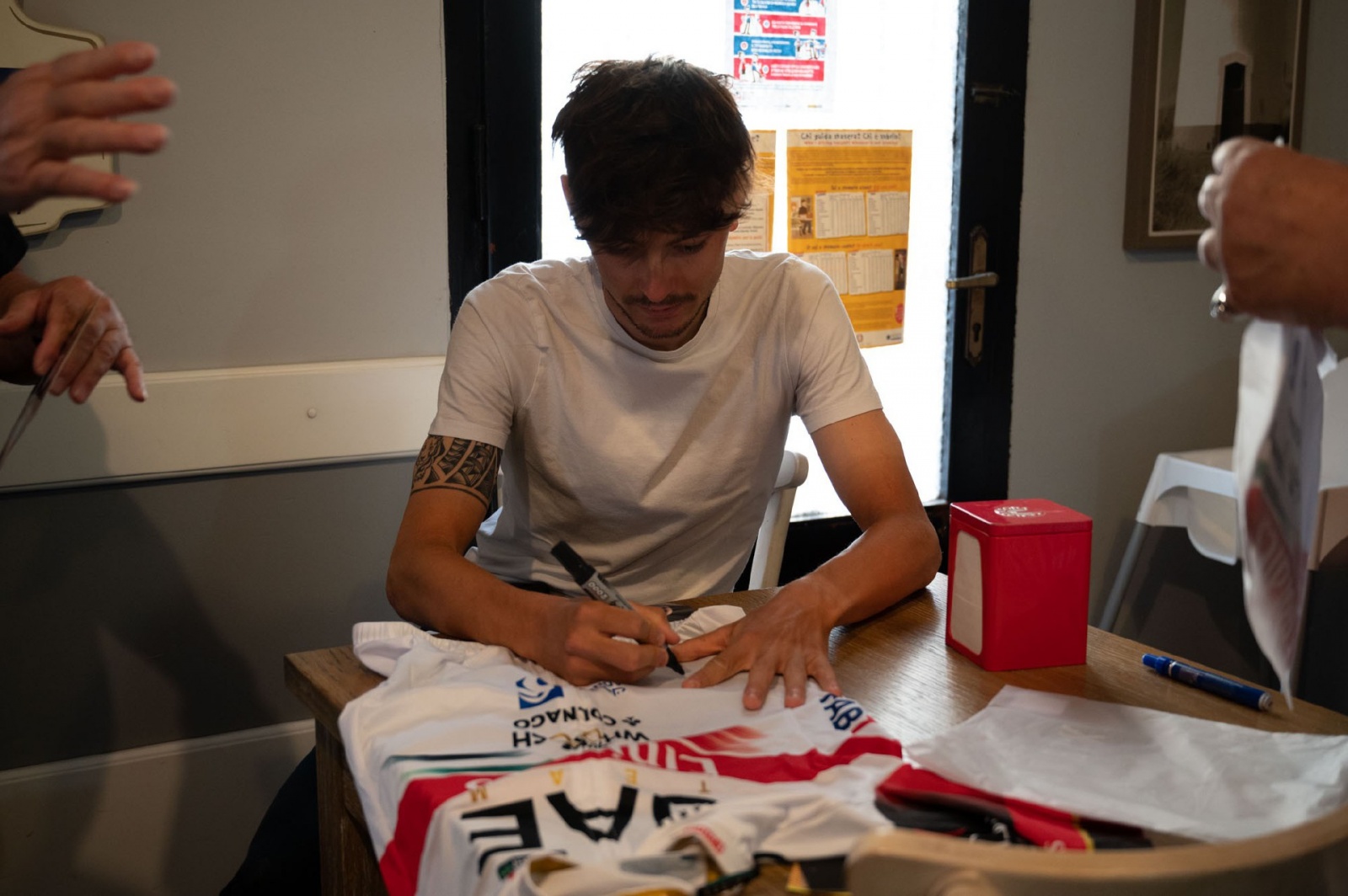 TAINO ALESSANDRO COVI CON IL SUO FAN CLUB