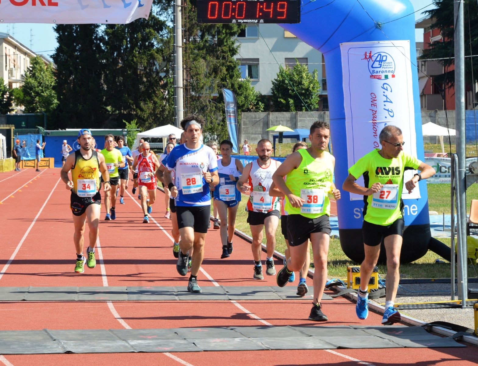SARONNO PARTENZA GARA PODISTICA 24X1 ORA STADIO SARONNO