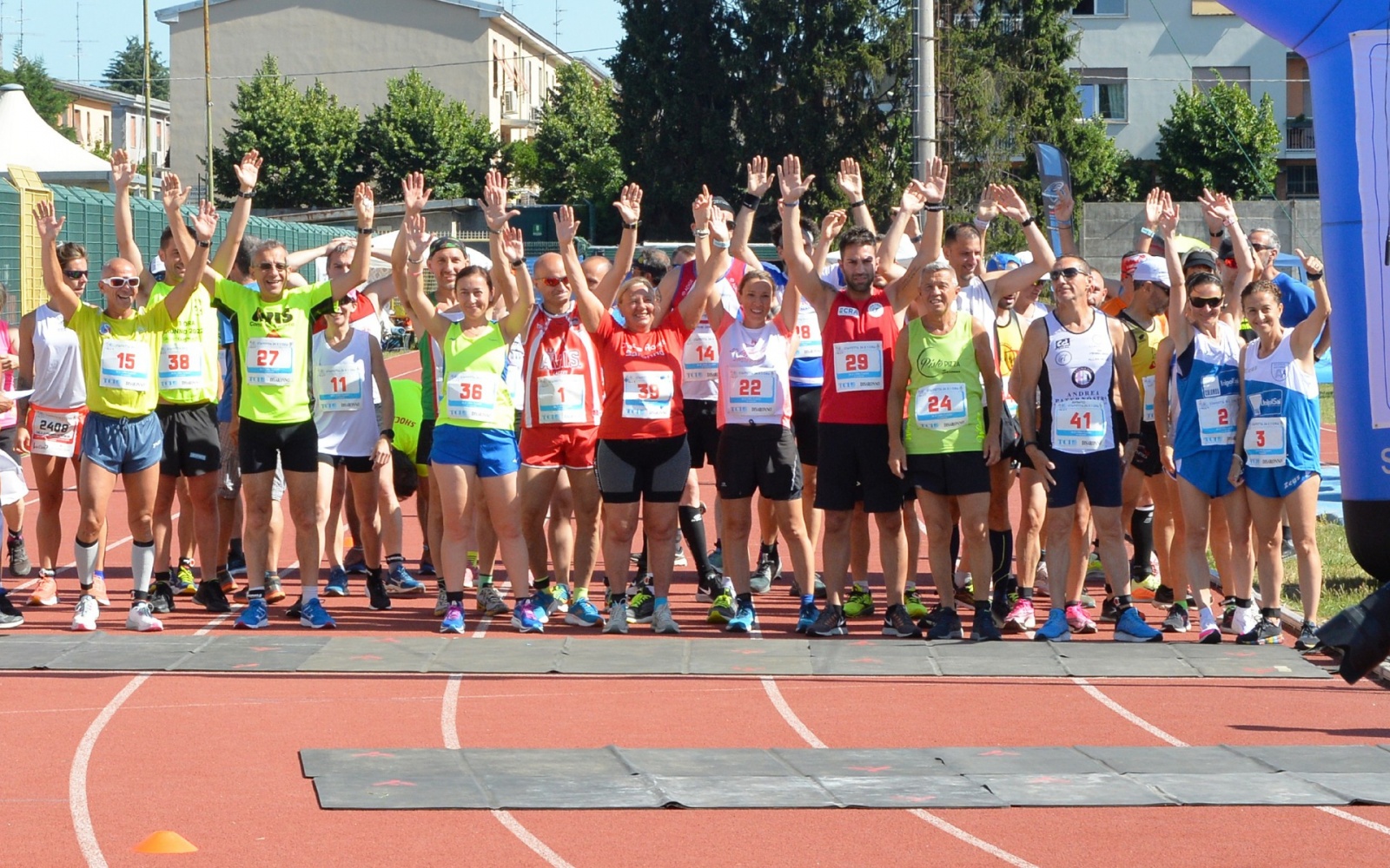 SARONNO PARTENZA GARA PODISTICA 24X1 ORA STADIO SARONNO