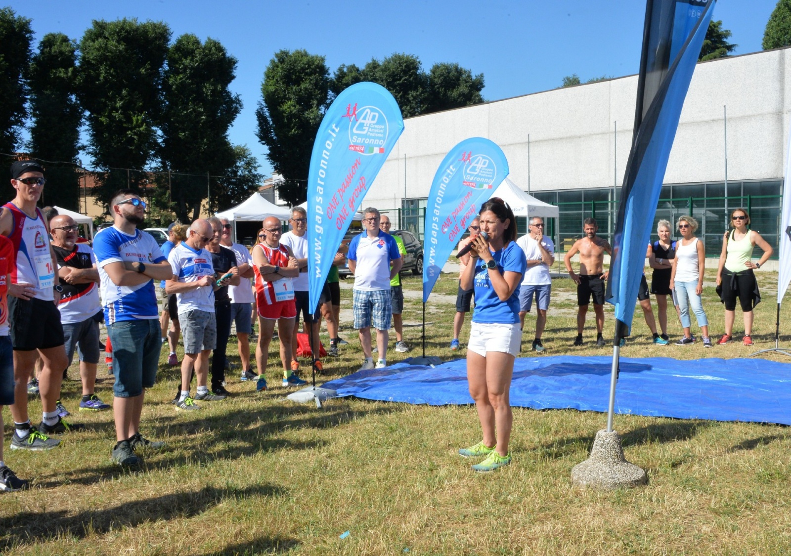 SARONNO PARTENZA GARA PODISTICA 24X1 ORA STADIO SARONNO