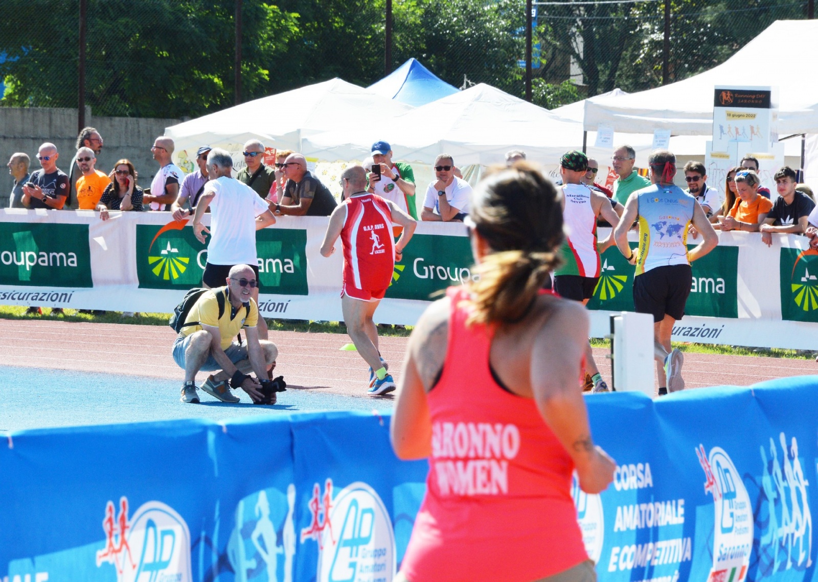 SARONNO PARTENZA GARA PODISTICA 24X1 ORA STADIO SARONNO