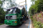 SACRO MONTE SMONTAGGIO CABINE FUNICOLARE PER REVISIONE GENERALE NELLA FOTO SECONDA CABINA