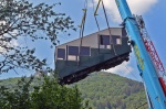 SACRO MONTE SMONTAGGIO CABINE FUNICOLARE PER REVISIONE GENERALE NELLA FOTO SECONDA CABINA