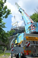 SACRO MONTE SMONTAGGIO CABINE FUNICOLARE PER REVISIONE GENERALE NELLA FOTO SECONDA CABINA