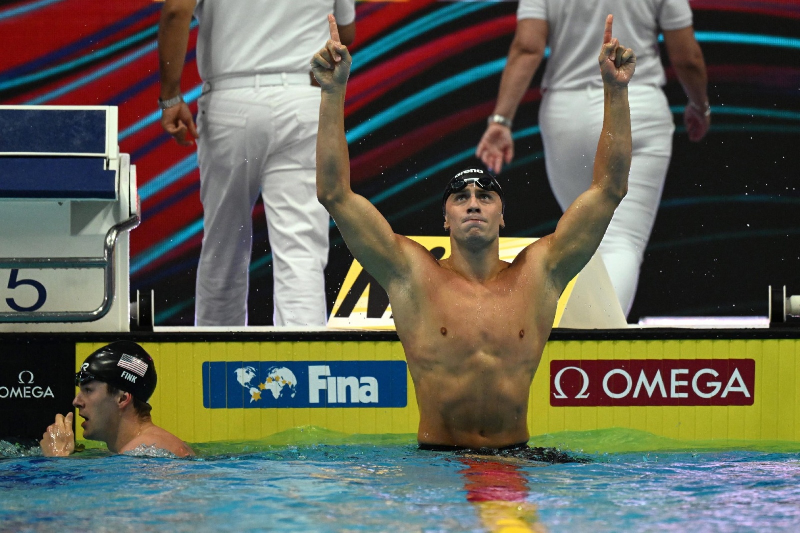 epa10022448 Nicolo Martinenghi of Italy celebrates after winning the men's 100m Breaststroke final of the Swimming events at the 19th FINA World Aquatics Championships in Budapest, Hungary, 19 June 2022. EPA/Tibor Illyes HUNGARY OUT