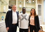 BUSTO ARSIZIO WILFRED GNONTO NAZIONALE DI CALCIO ESAMI MATURITA’ LICEO PANTANI NELLA FOTO CON MAURO E CINZIA GHISELLINI