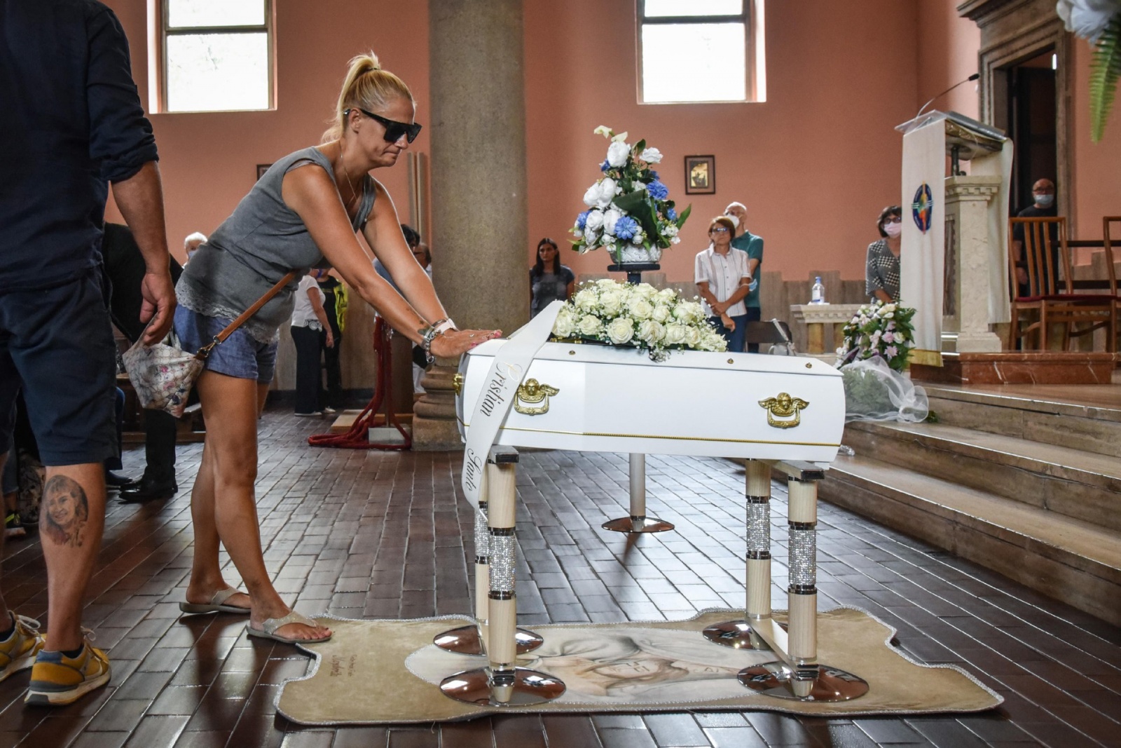 Il funerale della piccola Diana Pifferi nella chiesa dei santi Pietro e Paolo a San Giuliano Milanese, 29 Luglio 2022.ANSA/MATTEO CORNER