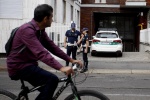Dodicenne investito e ucciso in bicicletta - la Polizia Locale sul posto in via Bartolini a Milano, 9 agosto 2022.ANSA/MOURAD BALTI TOUATI