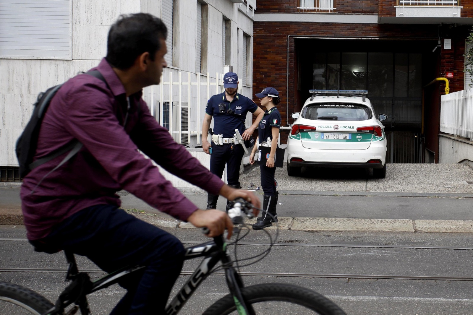 Dodicenne investito e ucciso in bicicletta - la Polizia Locale sul posto in via Bartolini a Milano, 9 agosto 2022.ANSA/MOURAD BALTI TOUATI