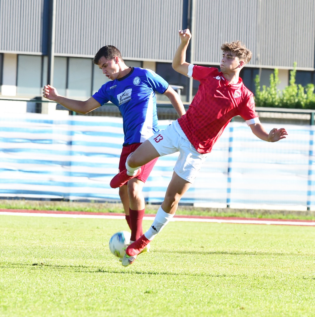CARATE BRIANZA CITTA’ DI VARESE FOLGORE CARATESE NELLA FOTO BATTISTELLA