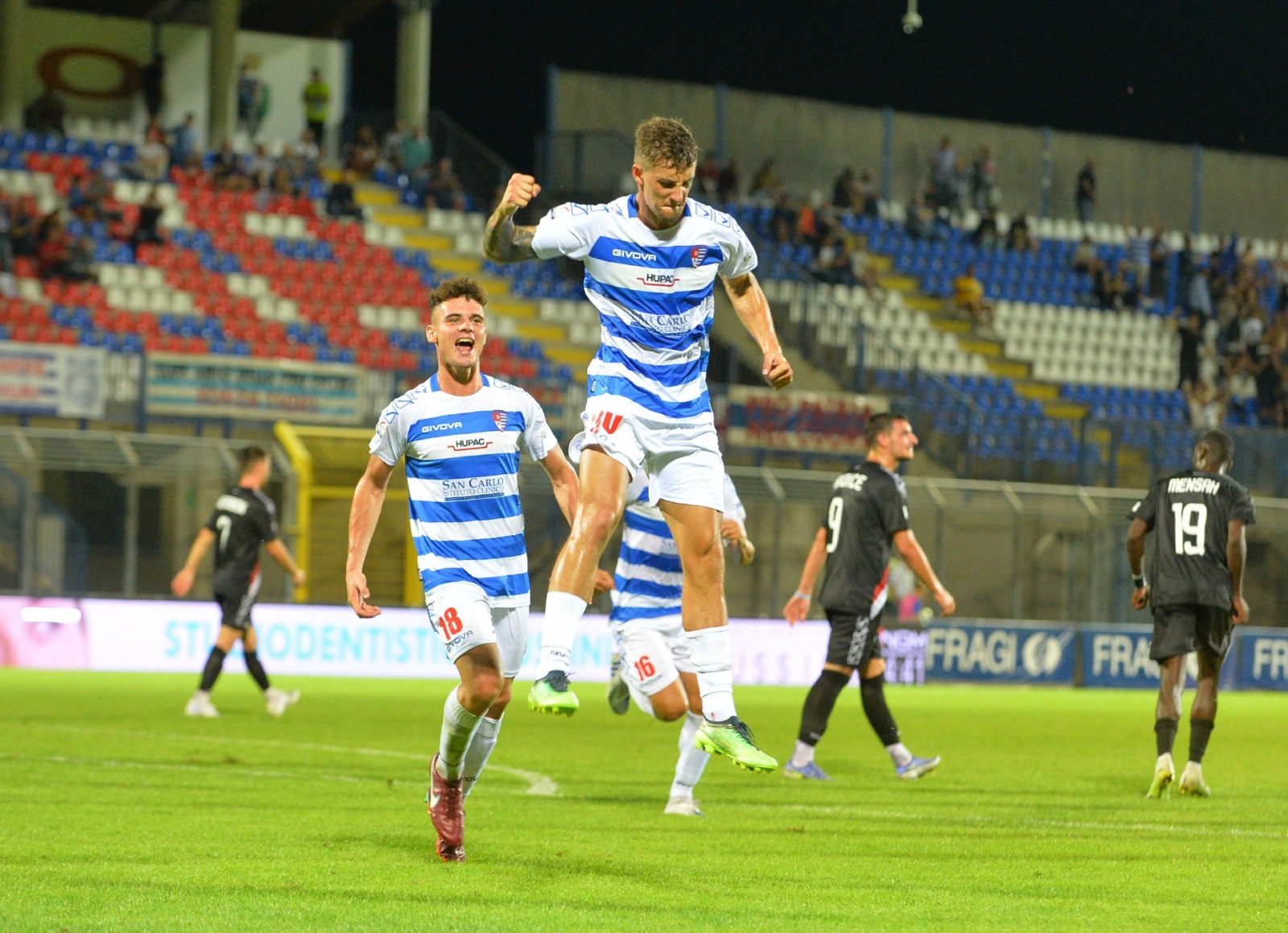 BUSTO ARSIZIO PRO PATRIA MANTOVA CALCIO NELLA FOTO ESULTANZA CASTELLI PRIMO GOL