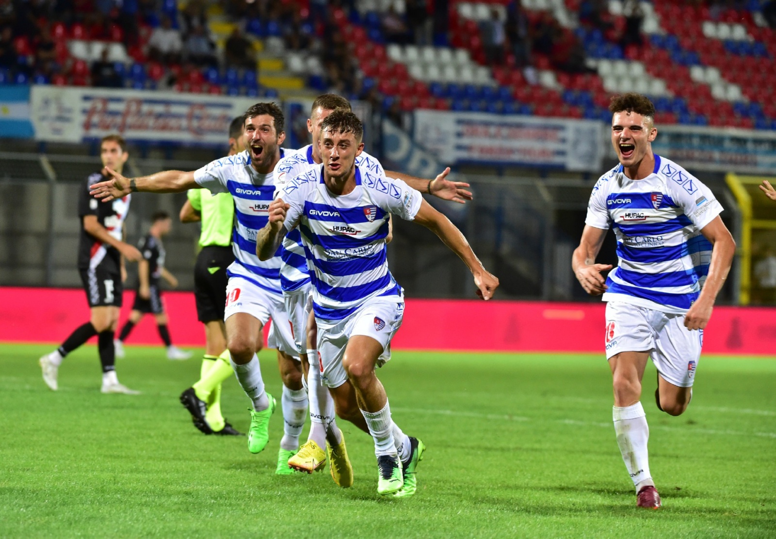 BUSTO ARSIZIO PRO PATRIA MANTOVA CALCIO NELLA FOTO ESULTANZA CASTELLI SECONDO GOL