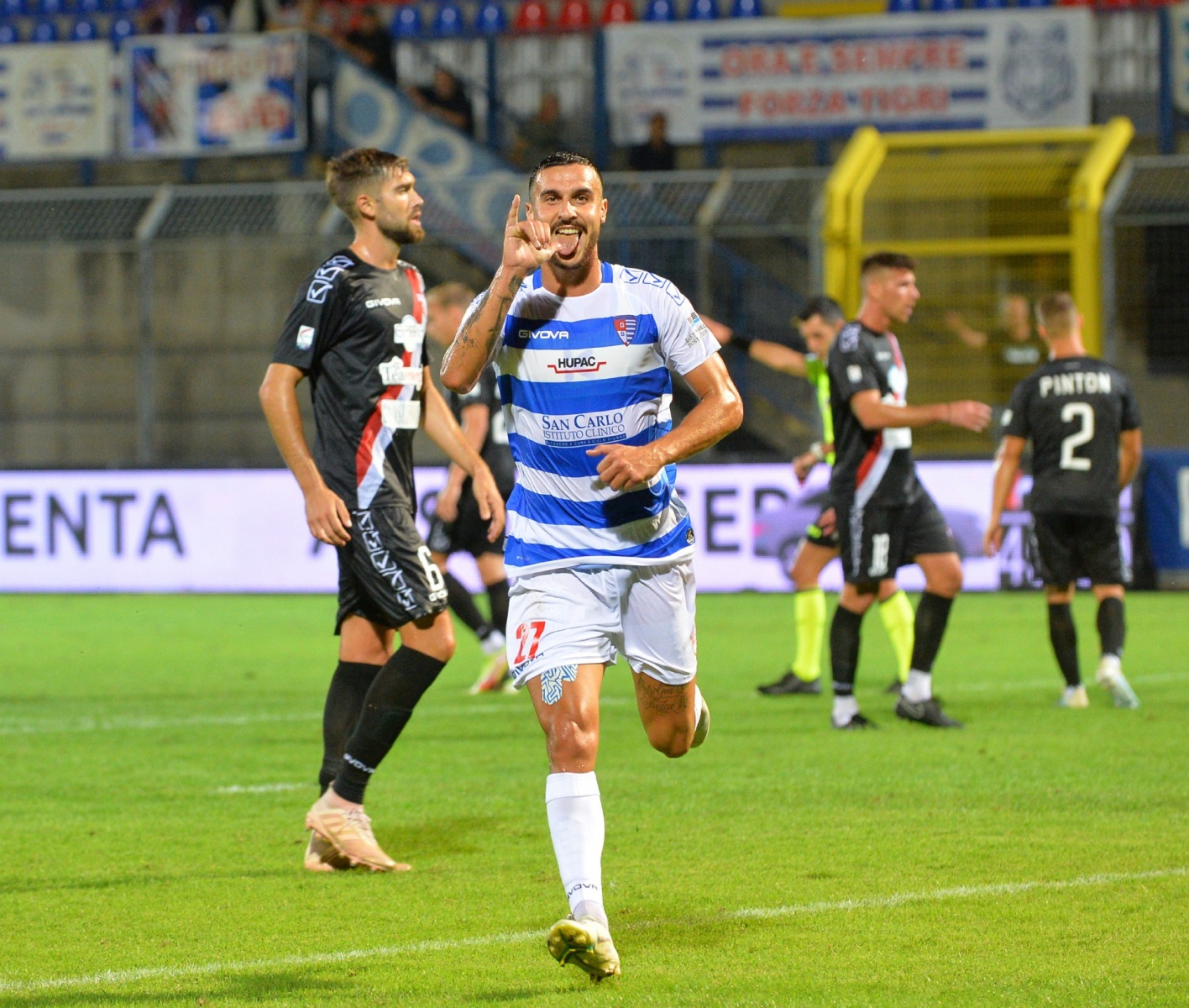 BUSTO ARSIZIO PRO PATRIA MANTOVA CALCIO NELLA FOTO PIU GOL RIGORE