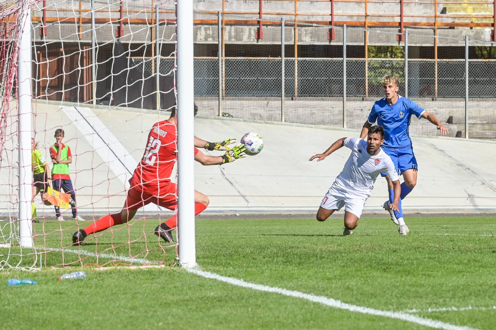 VARESE CALCIO SERIE D CITTA’ DI VARESE VS. SEREGNO NELLA FOTO AZIONE VARESE CON TIRO DI CAPPAI ROBERTO