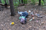 TRADATE OPERAZIONE ANTIDROGA ESEGUITA DALLA SEZIONE NARCOTICI SQUADRA MOBILE CON L�AUSILIO DEL REPARTO PREVENZIONE CRIMINE, CARABINIERI E POLIZIE LOCALI NELLA FOTO RIFIUTI LASCIATI DAGLI SPACCIATORI CHE BIVACCANO