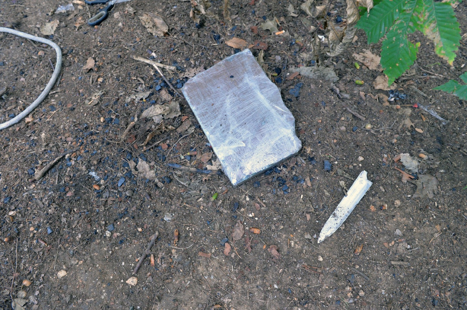 TRADATE OPERAZIONE ANTIDROGA ESEGUITA DALLA SEZIONE NARCOTICI SQUADRA MOBILE CON L�AUSILIO DEL REPARTO PREVENZIONE CRIMINE, CARABINIERI E POLIZIE LOCALI NELLA FOTO LUOGO DI PREPARAZIONE DELLE DOSI DA VENDERE