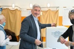 VARESE ELEZIONI POLITICHE 25 SETTEMBRE 2022 GENTE AL VOTO NELLA FOTO RAFFAELE CATTANEO