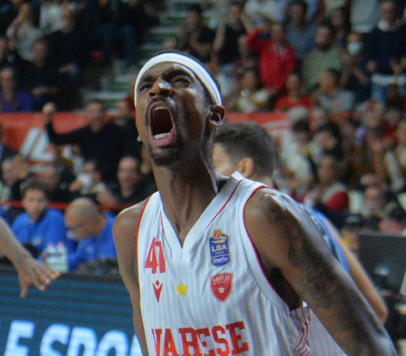 VARESE BASKET OPENJOBMETIS VARESE-DINAMO SASSARI NELLA FOTO OWENS ESULTANTE