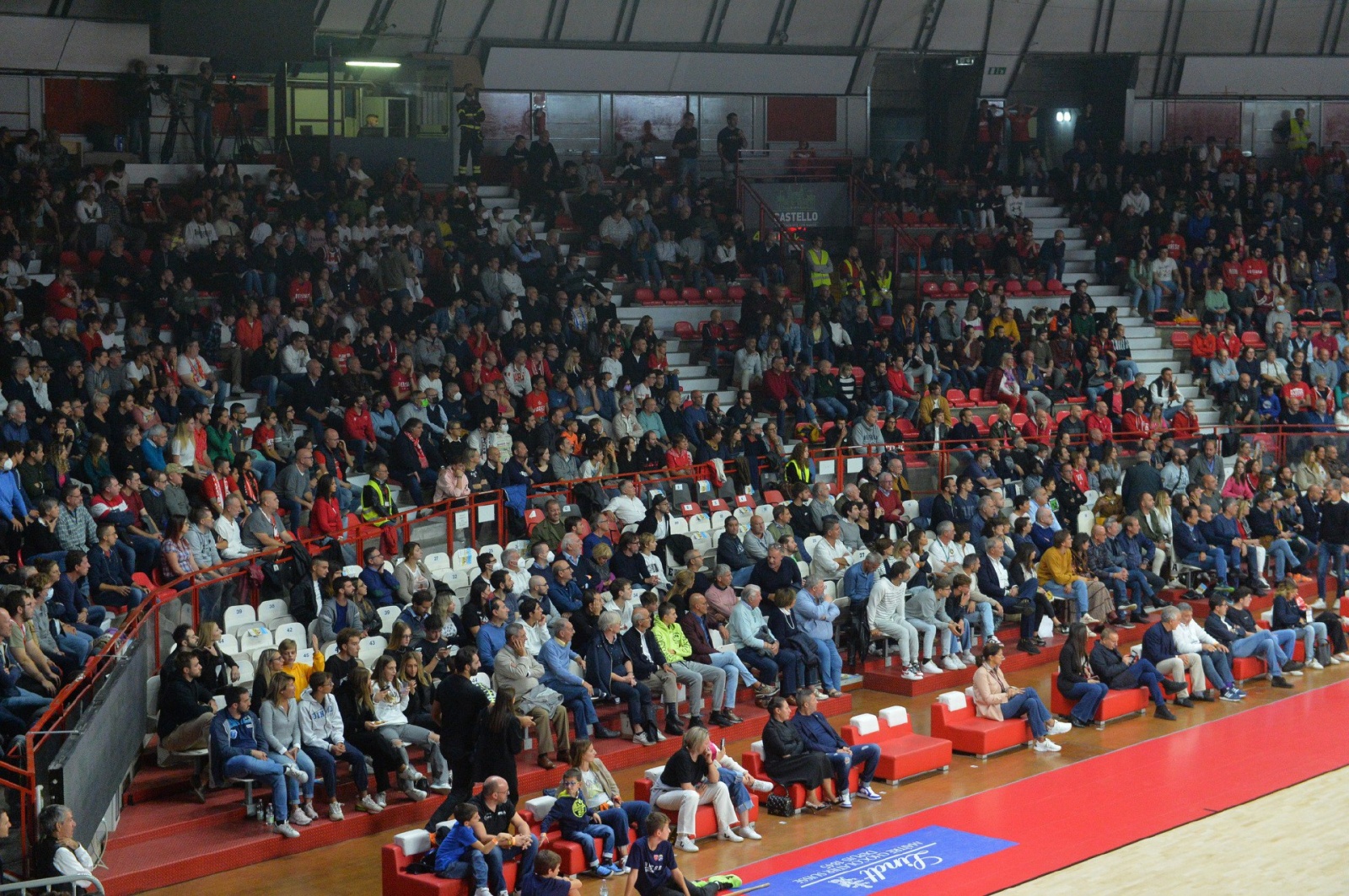 VARESE BASKET OPENJOBMETIS VARESE-DINAMO SASSARI NELLA FOTO PUBBLICO