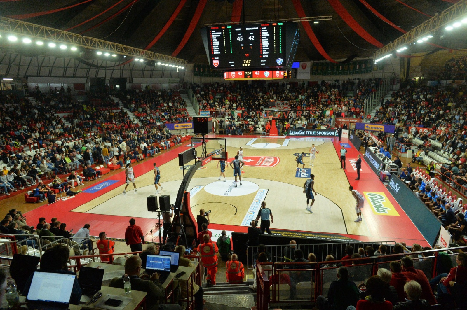 VARESE BASKET OPENJOBMETIS VARESE-DINAMO SASSARI NELLA FOTO PANORAMICA