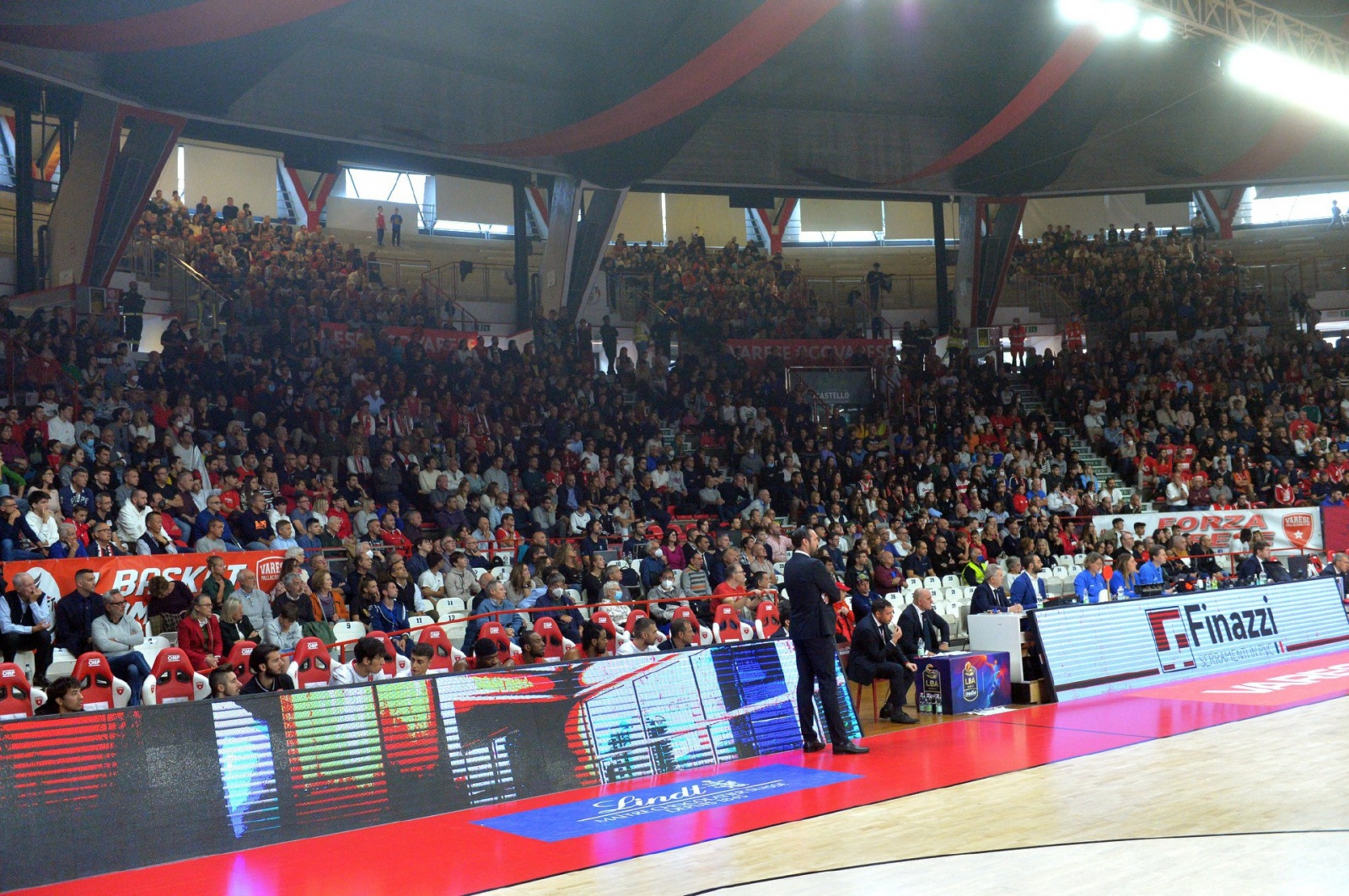 VARESE BASKET OPENJOBMETIS VARESE-TRENTO NELLA FOTO PUBBLICO TIFOSI