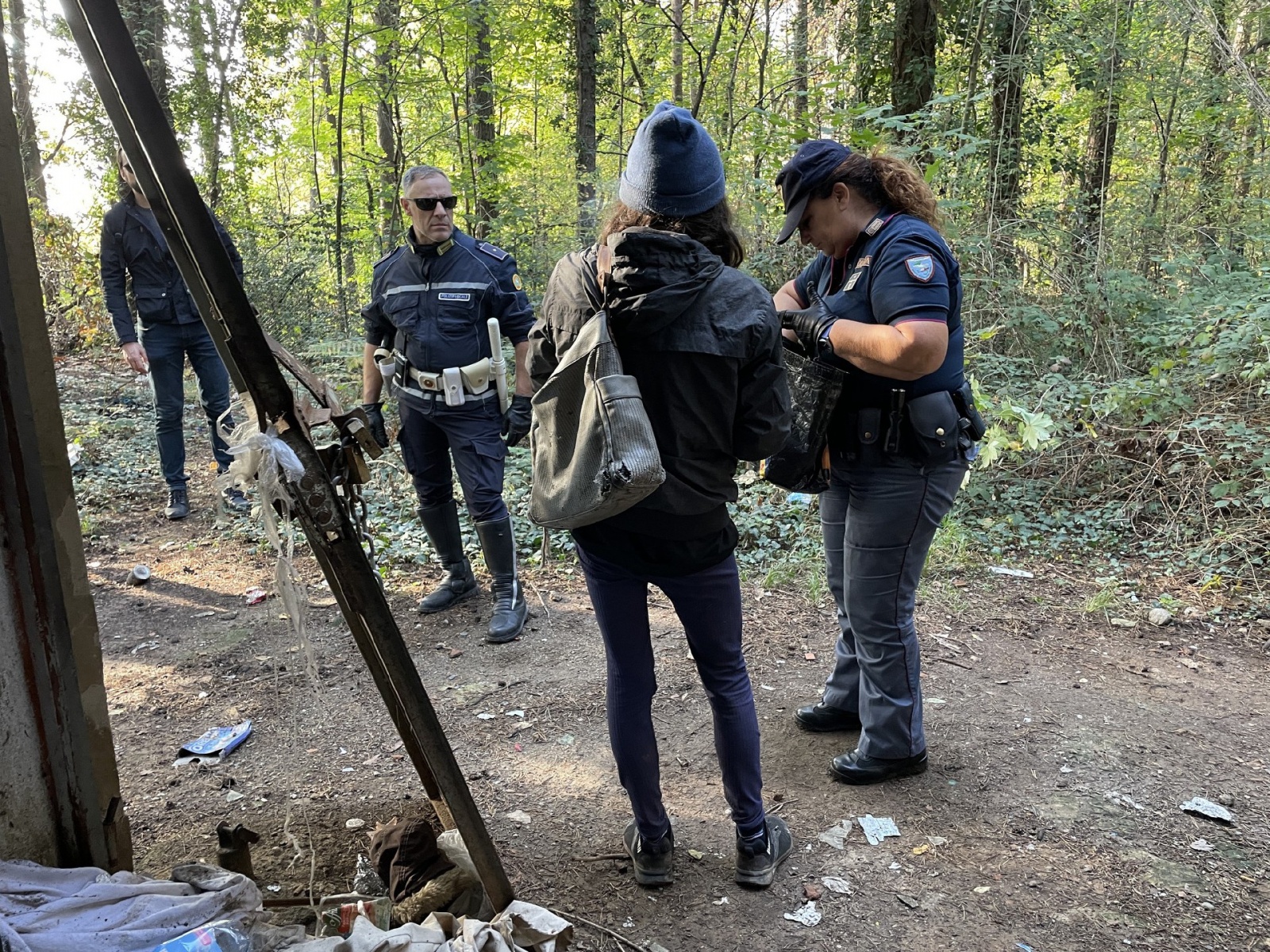 TRADATE OPERAZIONE ANTIDROGA SQUADRA MOBILE VARESE CON AUSILIO REPARTO PREVENZIONE CRIMINE MILANO E POLIZIA LOCALE