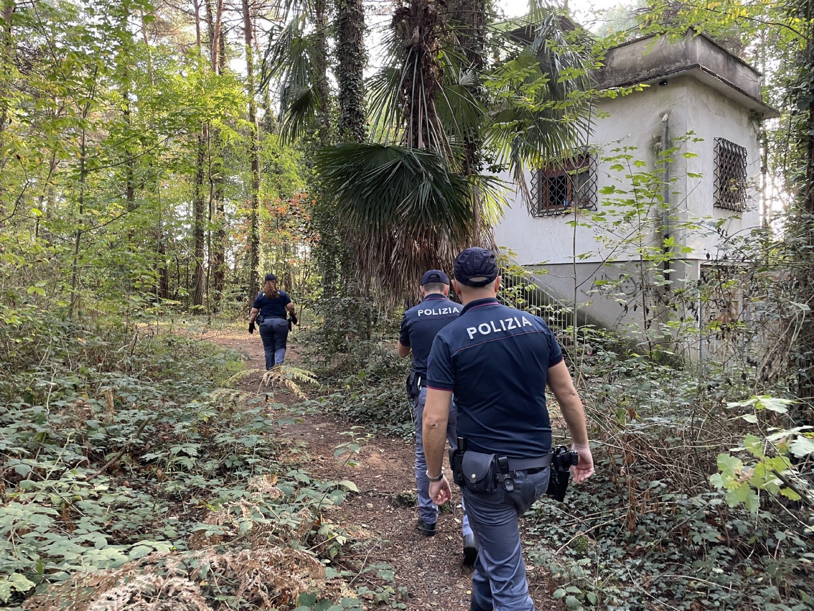 TRADATE OPERAZIONE ANTIDROGA SQUADRA MOBILE VARESE CON AUSILIO REPARTO PREVENZIONE CRIMINE MILANO E POLIZIA LOCALE