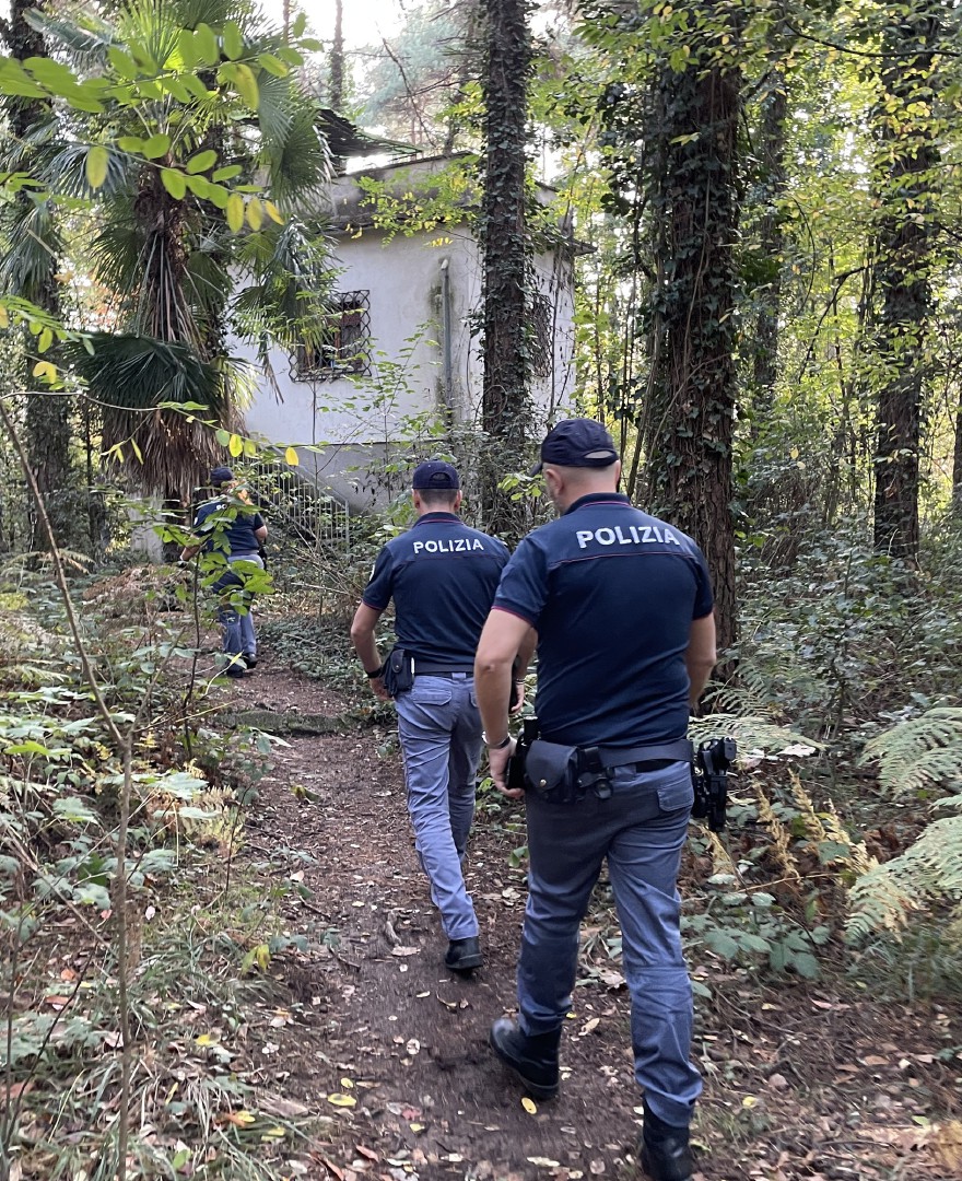 TRADATE OPERAZIONE ANTIDROGA SQUADRA MOBILE VARESE CON AUSILIO REPARTO PREVENZIONE CRIMINE MILANO E POLIZIA LOCALE