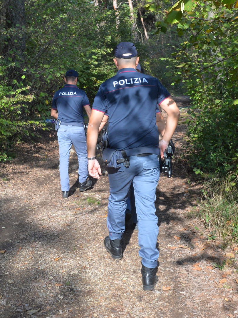 TRADATE OPERAZIONE ANTIDROGA SQUADRA TRADATE OPERAZIONE ANTIDROGA SQUADRA MOBILE VARESE CON AUSILIO REPARTO PREVENZIONE CRIMINE MILANO E POLIZIA LOCALE