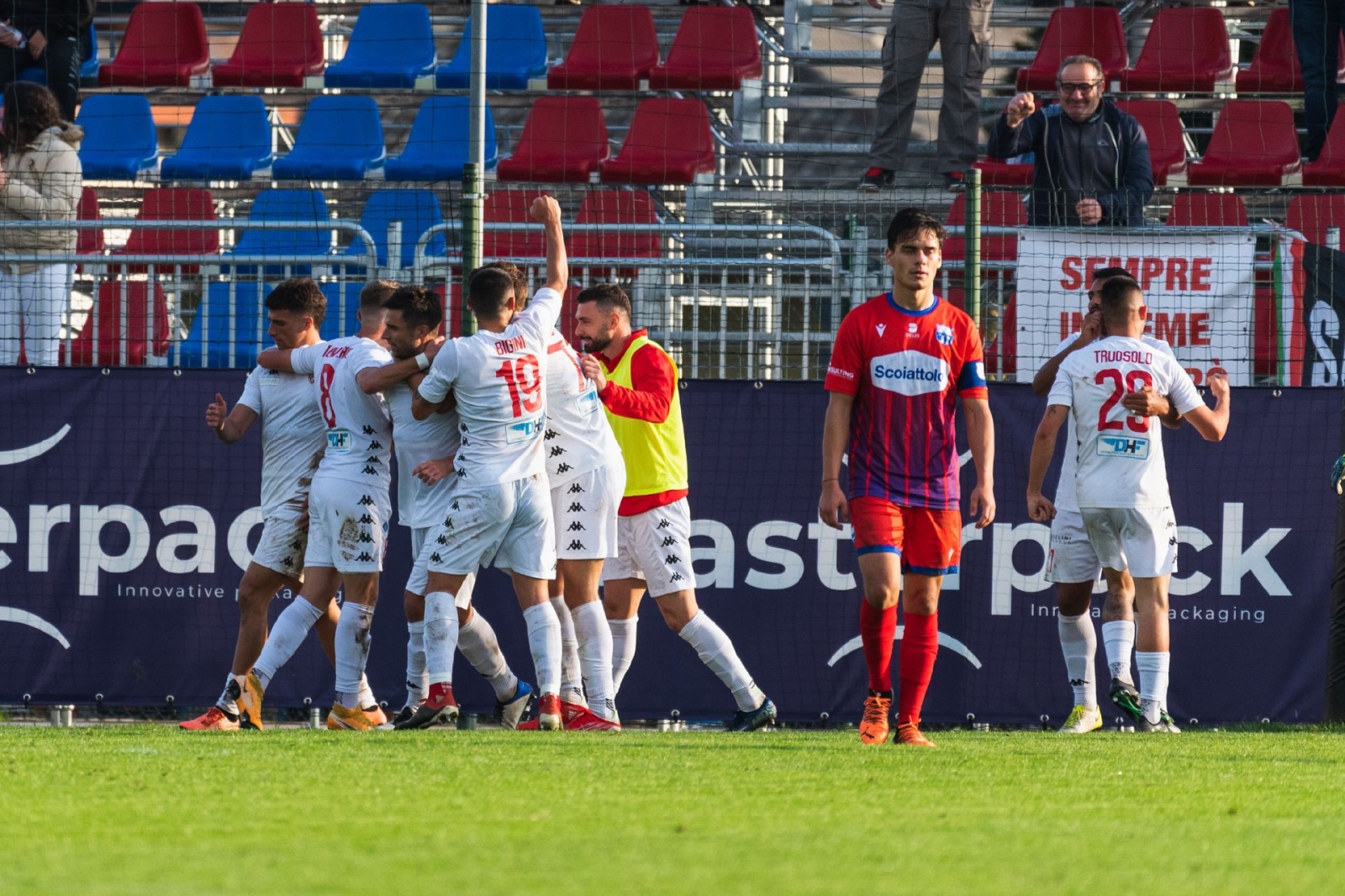 VENEGONO SUPERIORE CALCIO SERIE D COPPA ITALIA VARESINA VS. CITTA’ DI VARESE NELLA FOTO ESULTANZA VARESEᠺᒺ