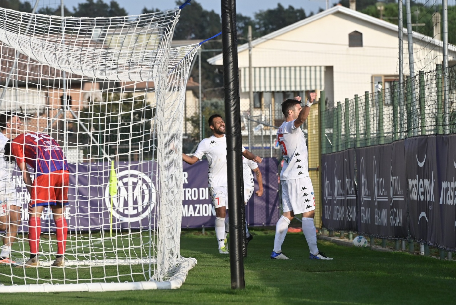 VENEGONO SUPERIORE CALCIO SERIE D COPPA ITALIA VARESINA VS. CITTA’ DI VARESE NELLA FOTO ESULTANZA VARESE谊ᛂ