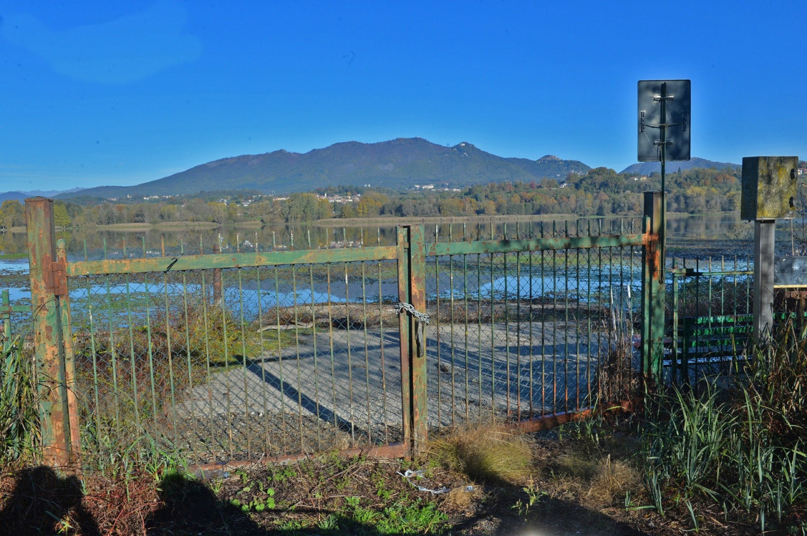 AZZATE INIZIO LAVORI BONIFICA CAMPING SETTELAGHI, A SPESE DEL NUOVO PROPRIETARIO PANZERI, CON SOPRALLUOGO CARABINIERI FORESTALI
